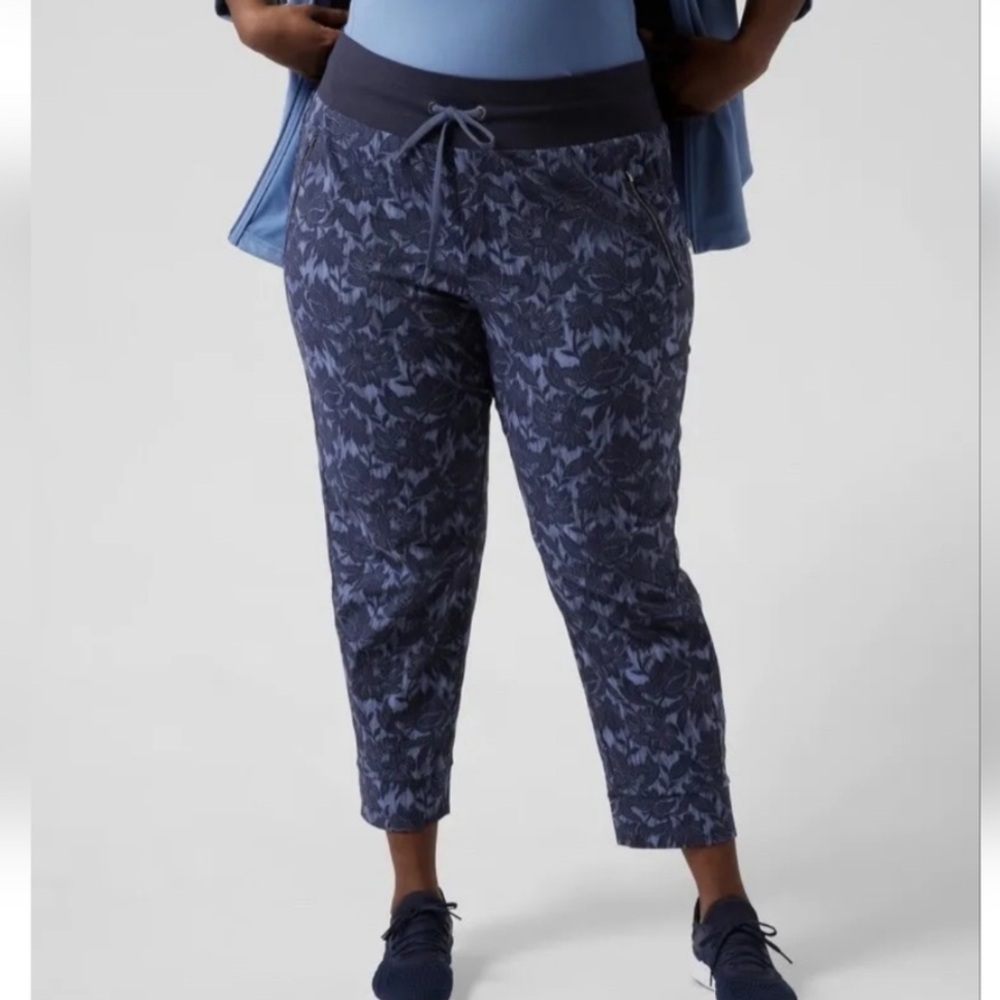 Size 26 3X‎ ATHLETA Trekkie North Jogger Pants Blue Print